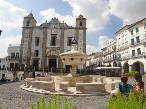 Évora